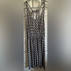 Old Navy knit dress, black and white, size medium.